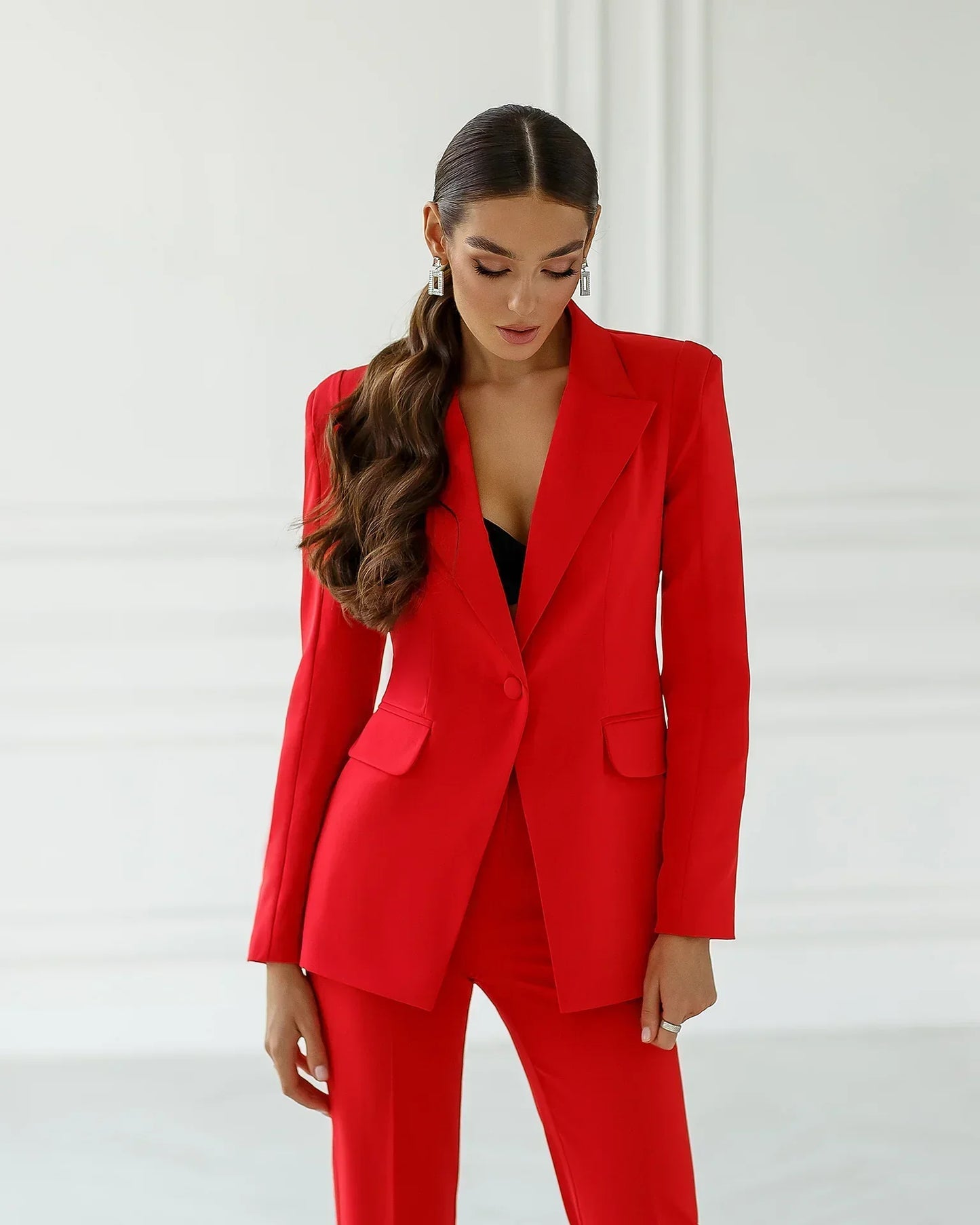 Eliana elegant suit set with a tailored blazer and straight pants, showing a polished, structured look.