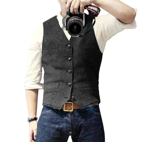 Parker men’s waistcoat with tailored fit and button closure, sleek formalwear layer