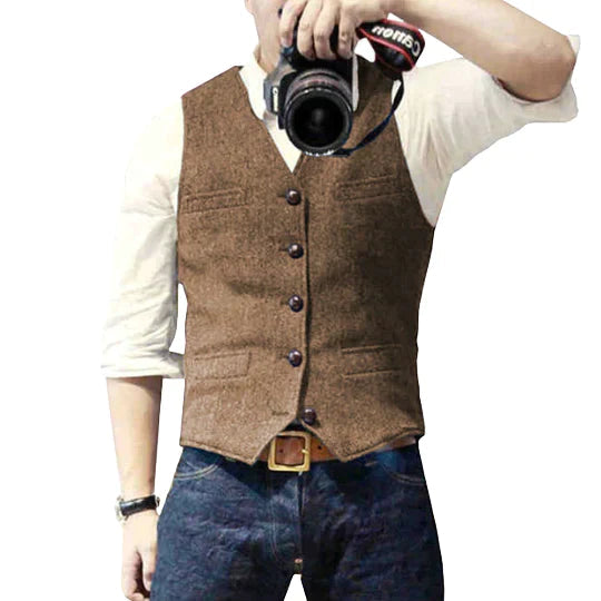 Parker men’s waistcoat with tailored fit and button closure, sleek formalwear layer