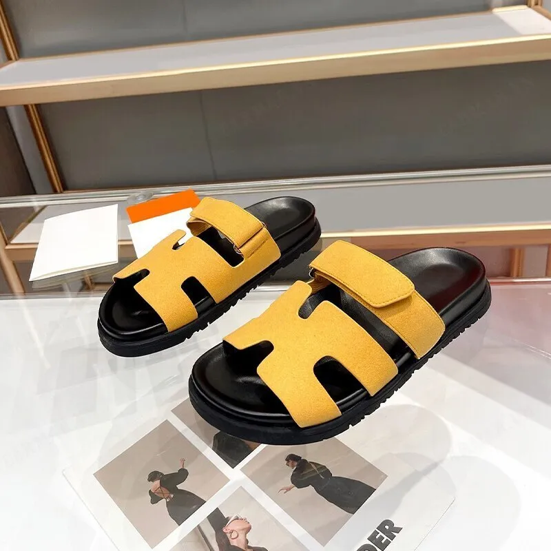 Clarissa comfortable women's sandals in a minimalist style with cushioned soles.