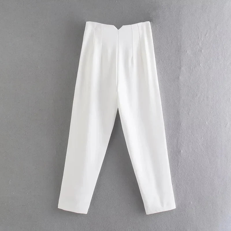 Audrey high-waisted elegant pants with a fitted silhouette and structured design, showcasing a refined look.
