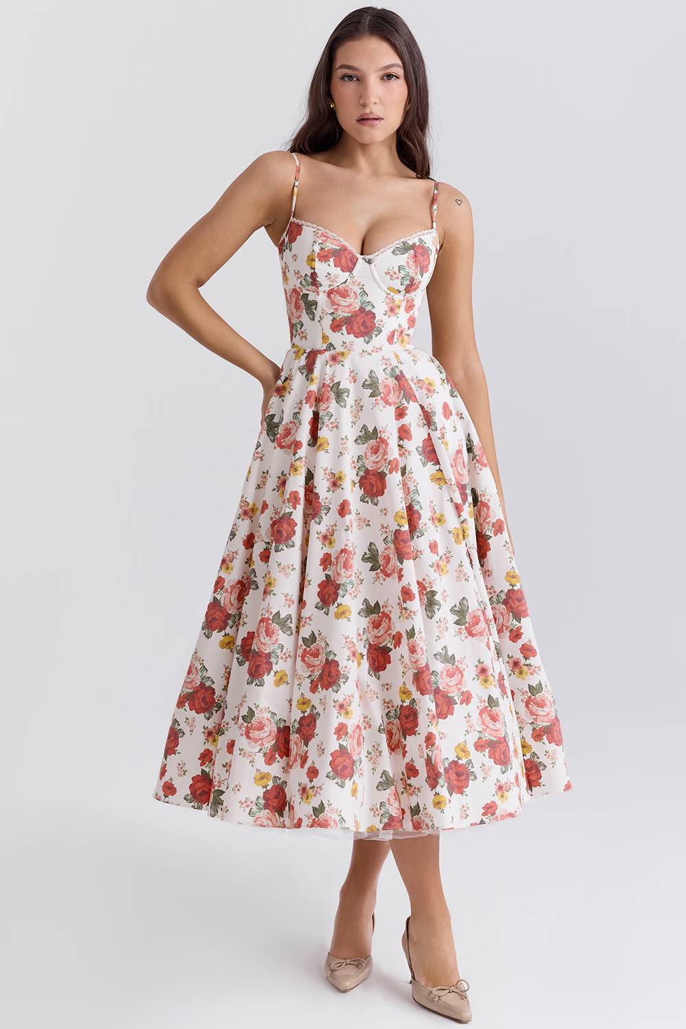 Juliet chic midi dress for women, featuring thin straps and an elegant tulle overlay, creating a flowing silhouette.