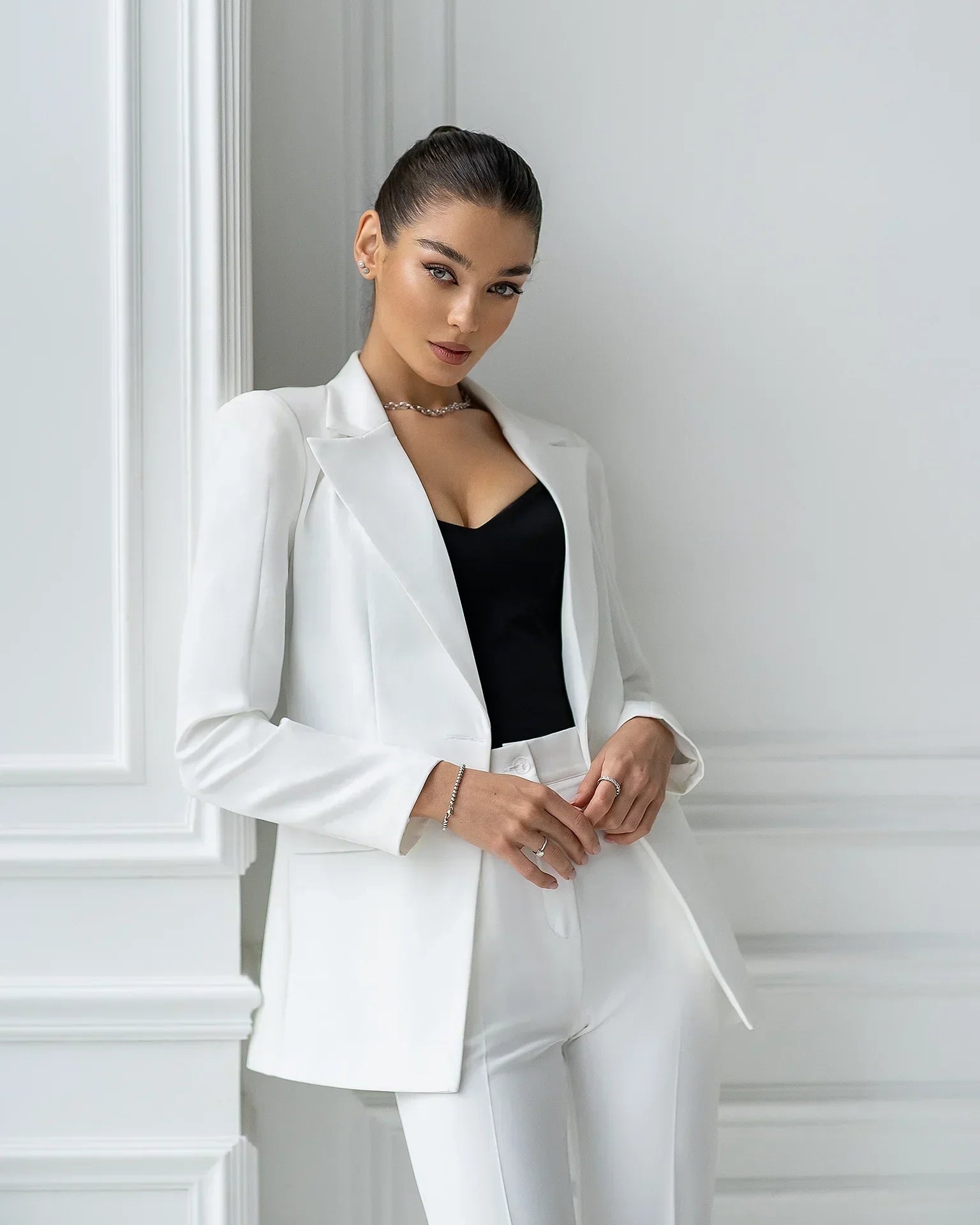 Eliana elegant suit set with a tailored blazer and straight pants, showing a polished, structured look.
