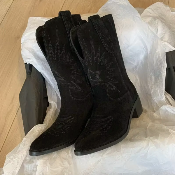 Saphira women’s retro boots with embroidered details, bold and stylish design