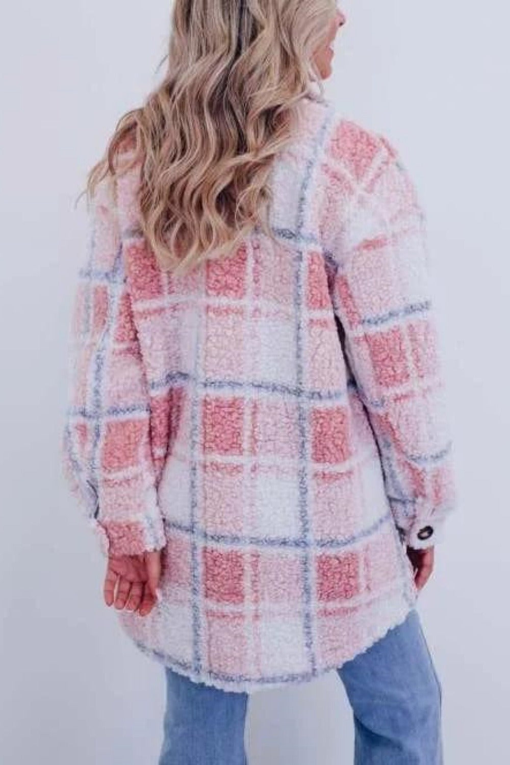 Iris warm checkered jacket with a classic pattern and button closure.