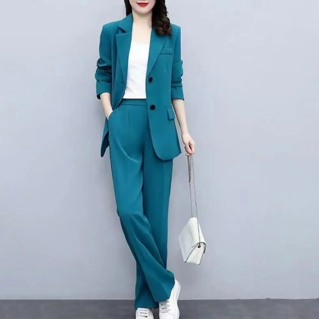 Selwyn sophisticated women’s suit with tailored fit and breathable microfiber fabric