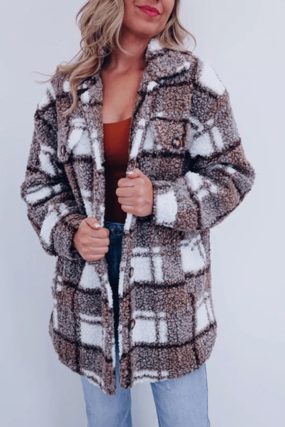 Iris warm checkered jacket with a classic pattern and button closure.