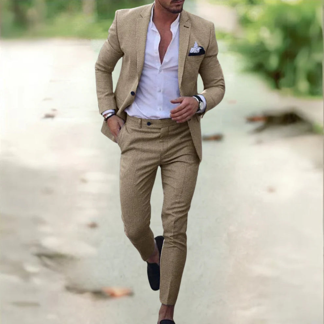 Henry men’s two-piece suit with tailored blazer and structured trousers, polished and versatile formalwear