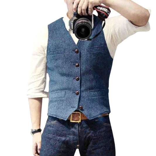 Parker men’s waistcoat with tailored fit and button closure, sleek formalwear layer