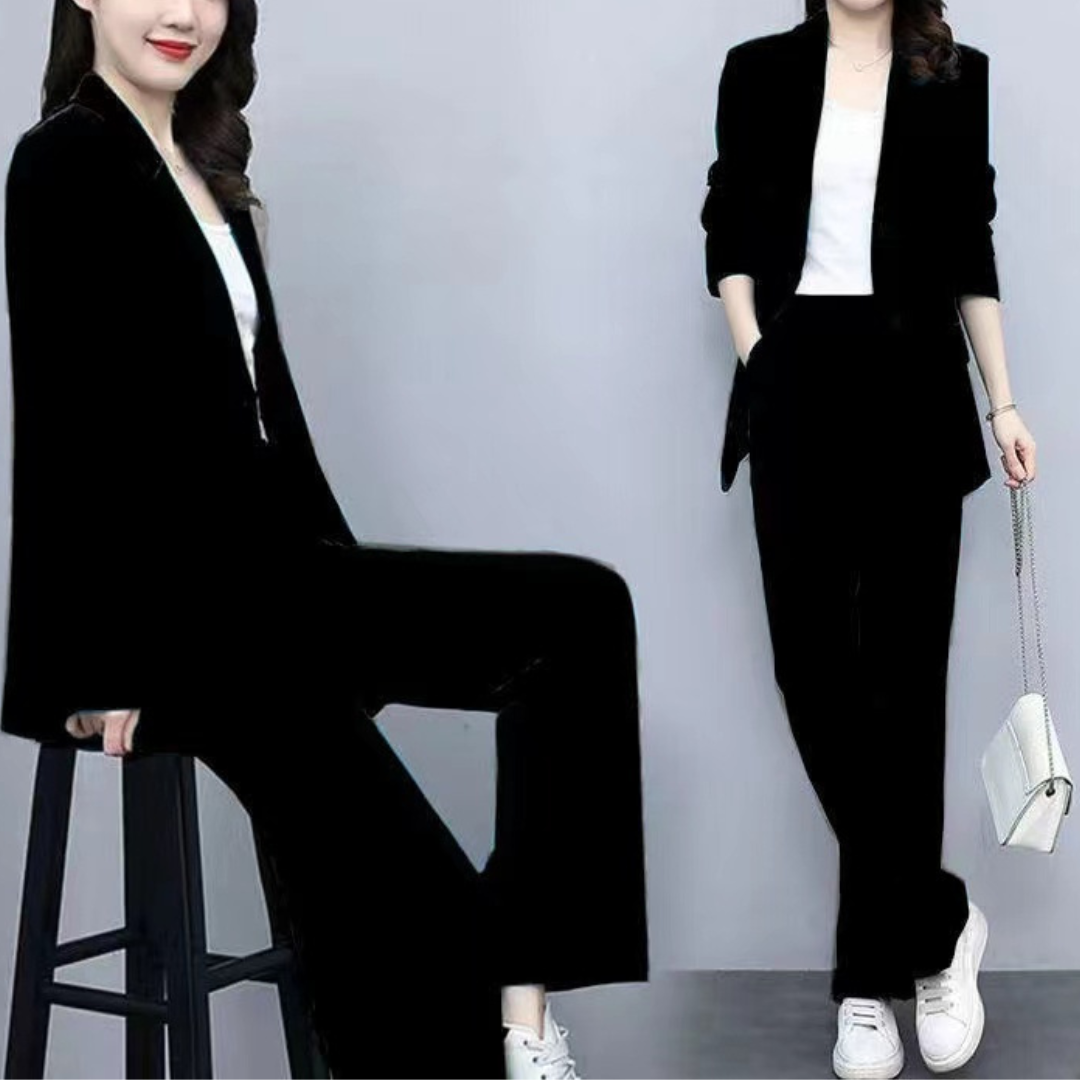 Selwyn sophisticated women’s suit with tailored fit and breathable microfiber fabric