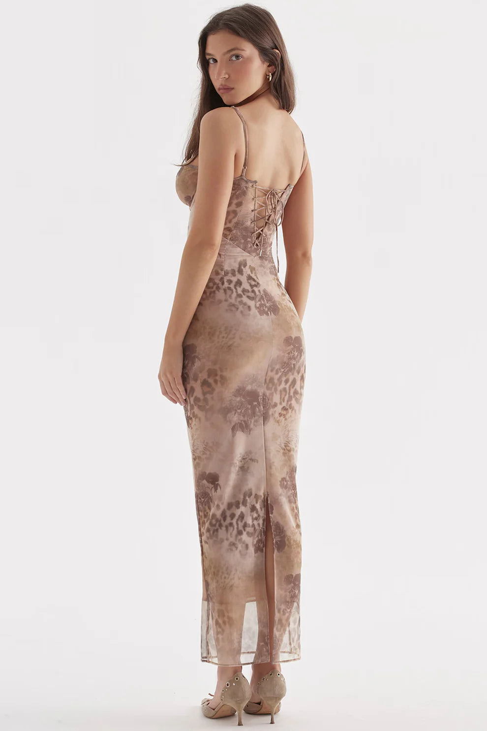 Discover Seraphine, a women’s sleeveless maxi dress that combines elegance and comfort. Perfect for summer occasions, evenings, or stylish everyday looks.