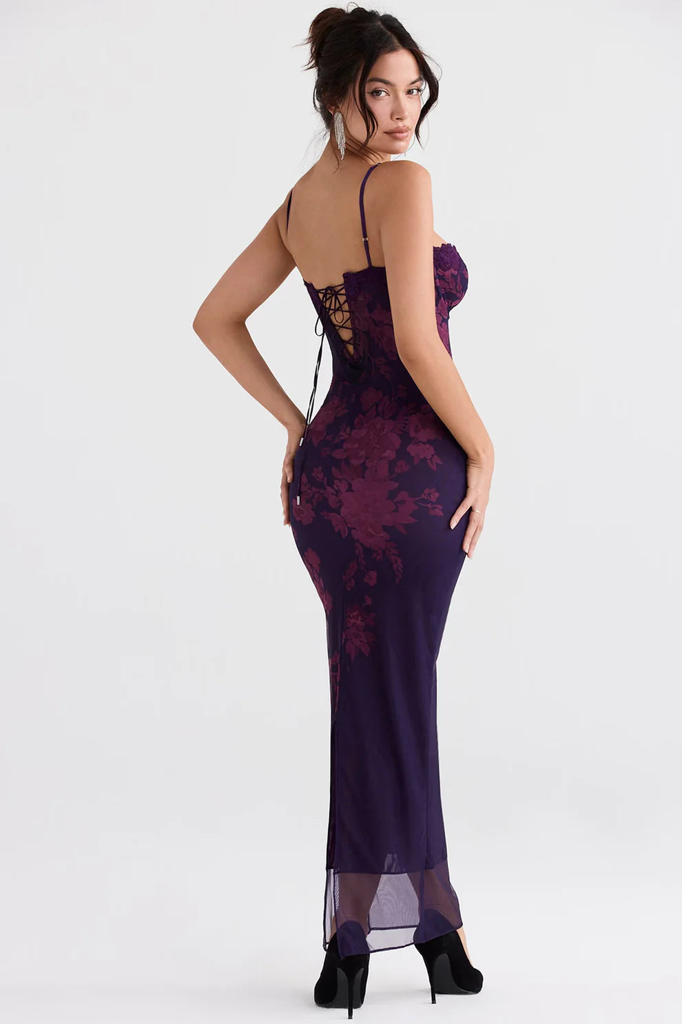 Discover Seraphine, a women’s sleeveless maxi dress that combines elegance and comfort. Perfect for summer occasions, evenings, or stylish everyday looks.