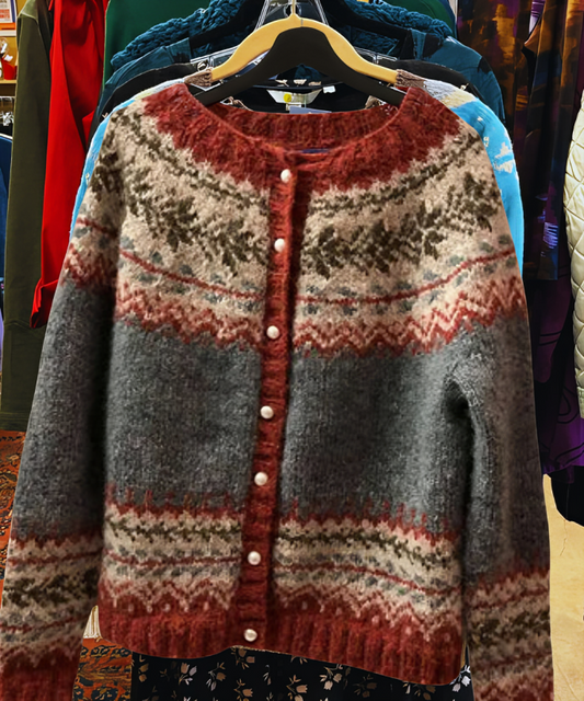 Marcelline women’s textured sweater with visible buttons and relaxed silhouette, casual and elegant style
