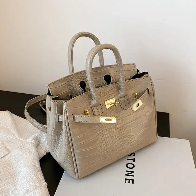 Arden women’s casual bag with spacious interior and comfortable straps, versatile everyday accessory