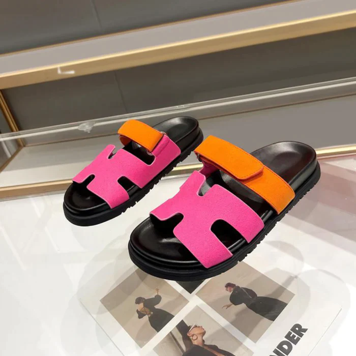 Clarissa comfortable women's sandals in a minimalist style with cushioned soles.