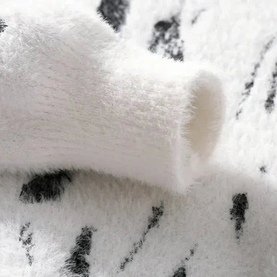 Aurelio unisex fleece sweater with relaxed fit and clean silhouette, soft and versatile style