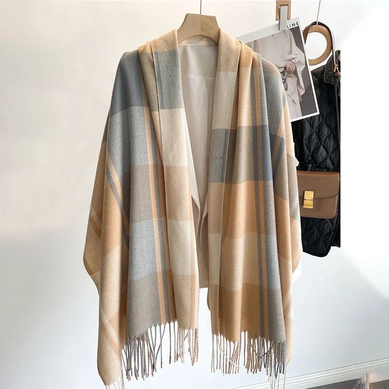 Lydie women's checkered scarf in a contemporary pattern with a generous size.