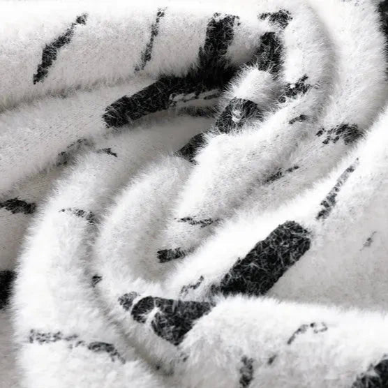 Aurelio unisex fleece sweater with relaxed fit and clean silhouette, soft and versatile style