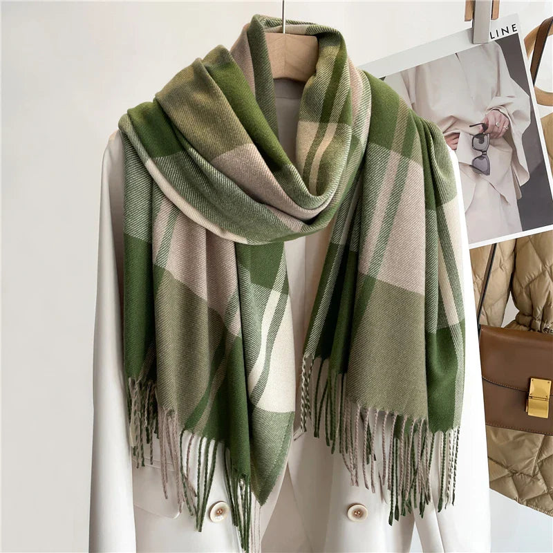 Lydie women's checkered scarf in a contemporary pattern with a generous size.