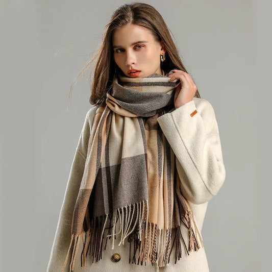 Lydie women's checkered scarf in a contemporary pattern with a generous size.