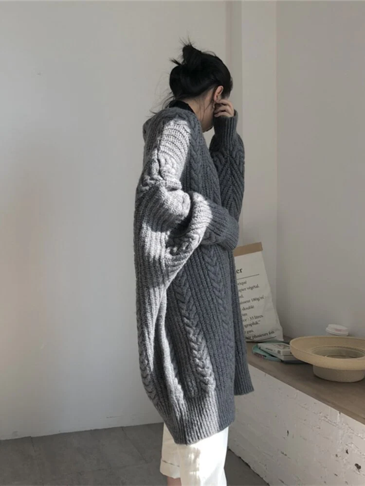 Women’s long knit cardigan with open front and side pockets