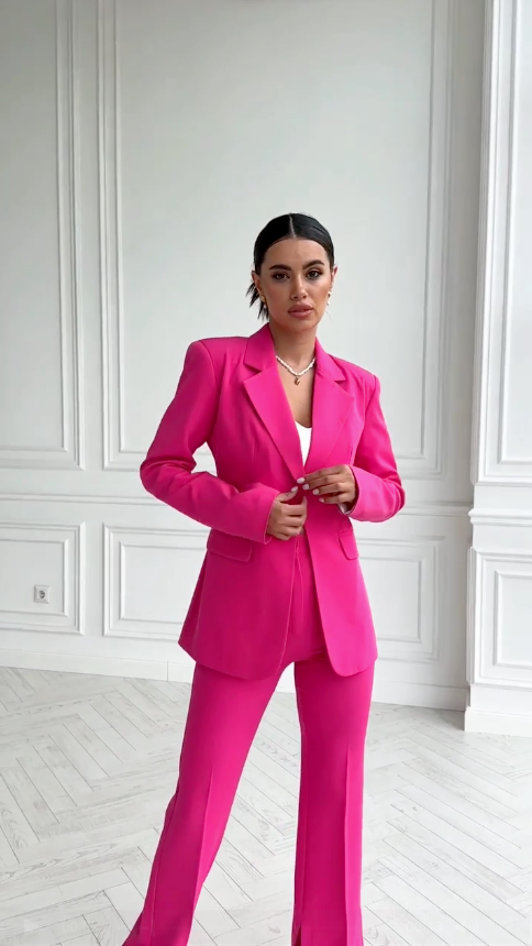 Eliana elegant suit set with a tailored blazer and straight pants, showing a polished, structured look.