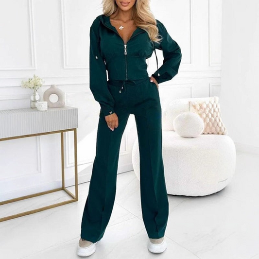 Clara women’s sportswear set with zip-up hoodie and elastic waistband trousers