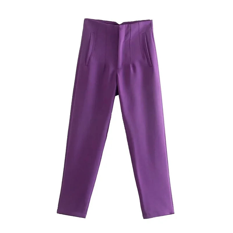 Audrey high-waisted elegant pants with a fitted silhouette and structured design, showcasing a refined look.