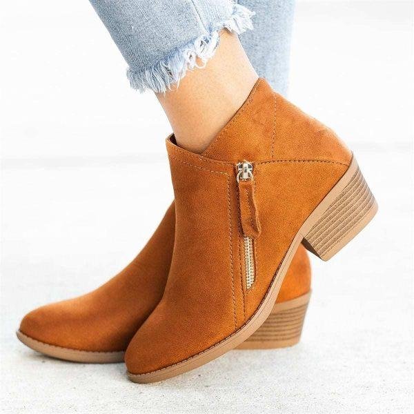 Esme women’s low-heeled ankle boots in minimalist design with ankle fit