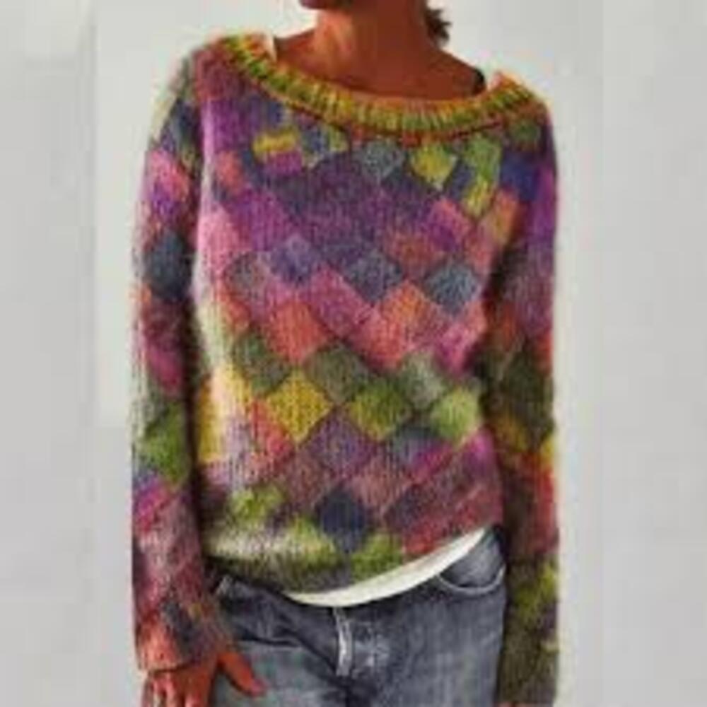 Aurelia women’s sweater with diamond-patterned knit and oval neckline, soft and versatile