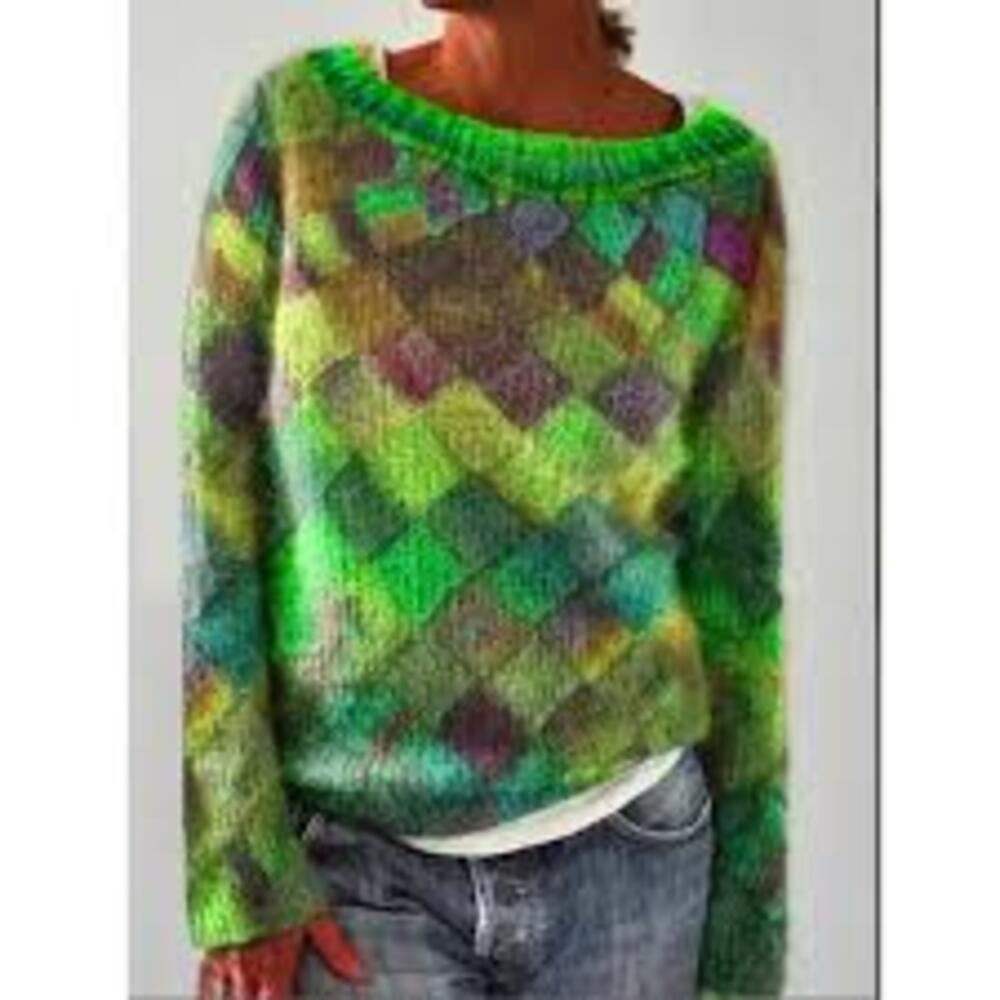 Aurelia women’s sweater with diamond-patterned knit and oval neckline, soft and versatile