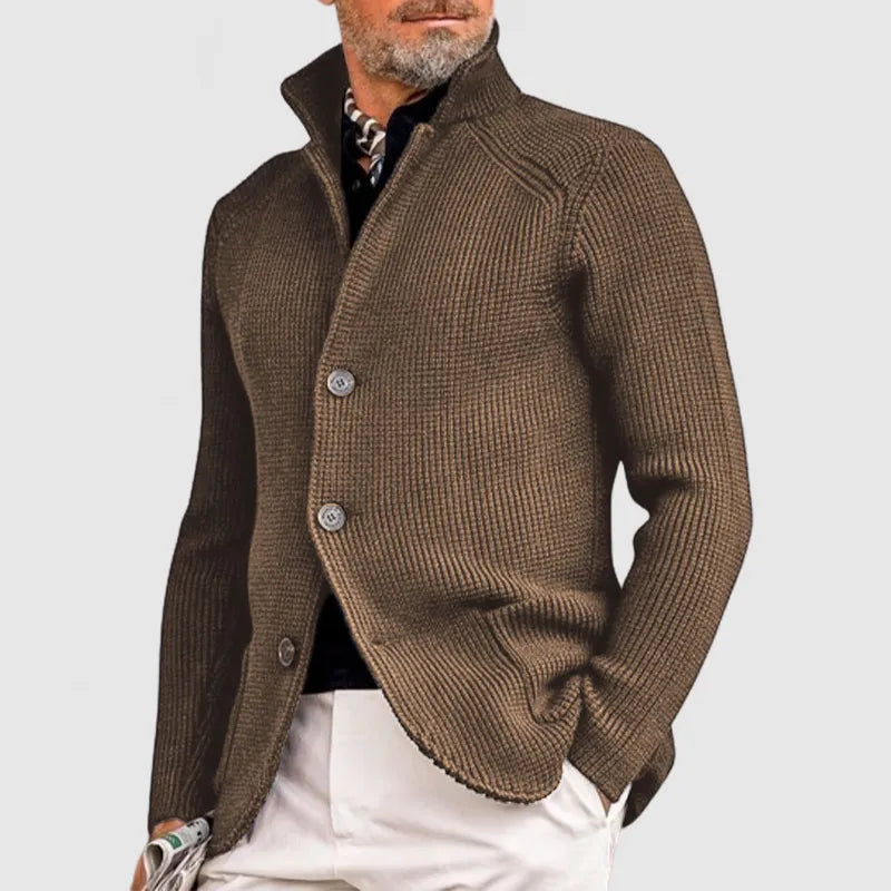 The Sebastian blazer is defined by its functional details, including subtle pockets, a classic button closure, and structured lapels. The soft, breathable knit material offers a comfortable fit, making it ideal for creating adaptable outfits that can be styled to suit your mood. Pair it with your favorite jeans or chinos for a clean, contemporary silhouette.