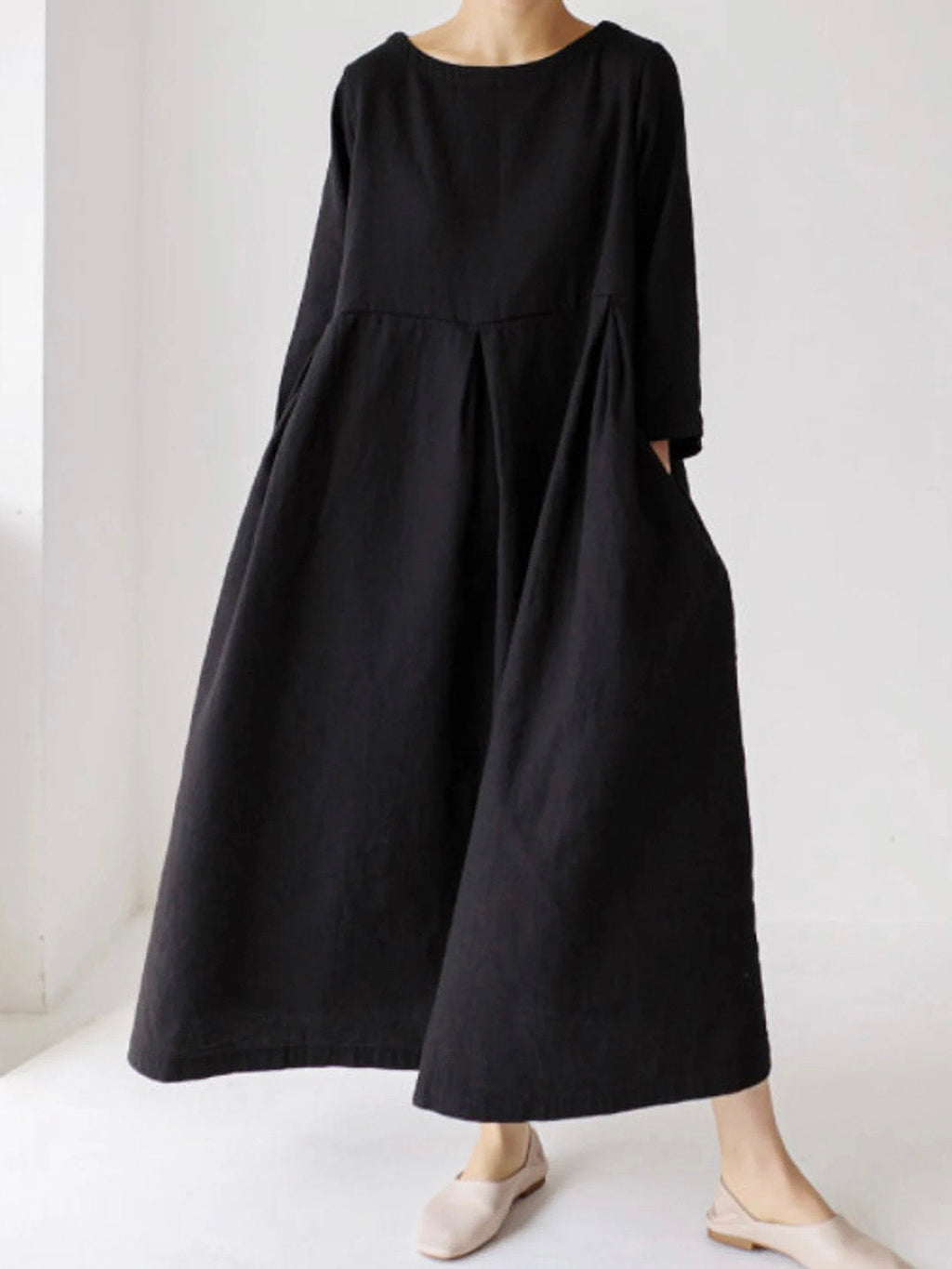 Amara oversized long women’s dress with flowing cut and side pockets