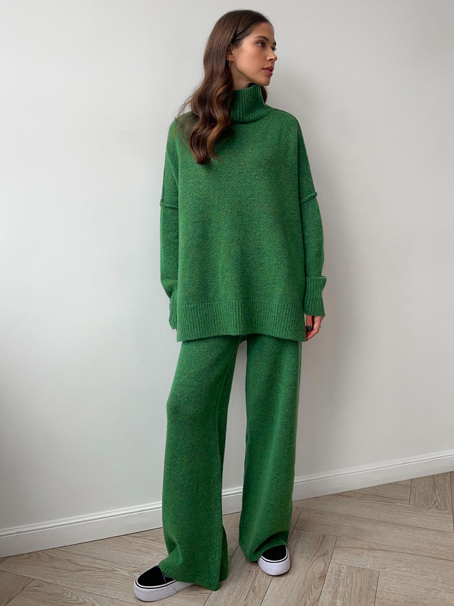 Talia women’s two-piece set with high-neck top and flowy trousers, comfortable and elegant daily outfit