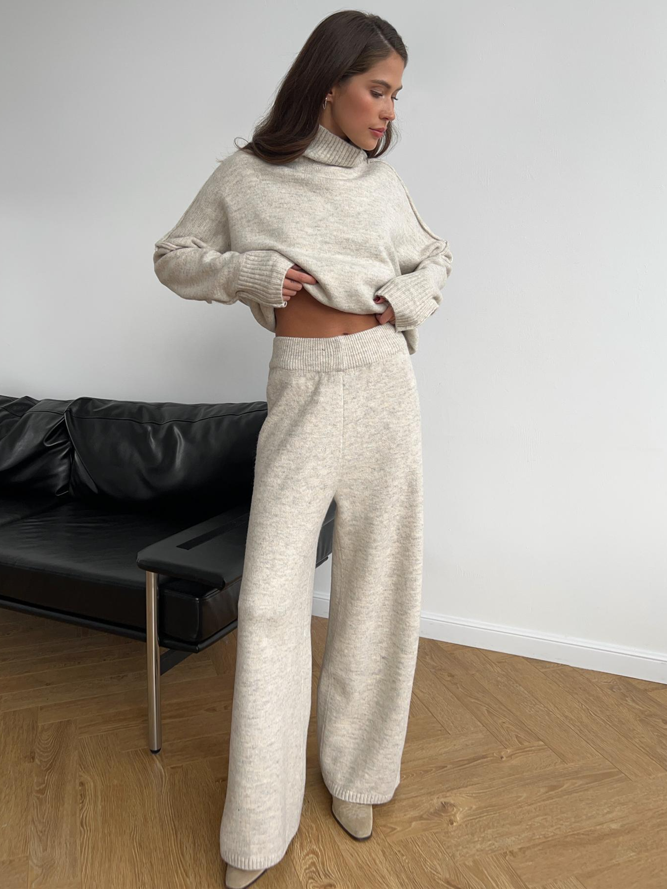 Talia women’s two-piece set with high-neck top and flowy trousers, comfortable and elegant daily outfit