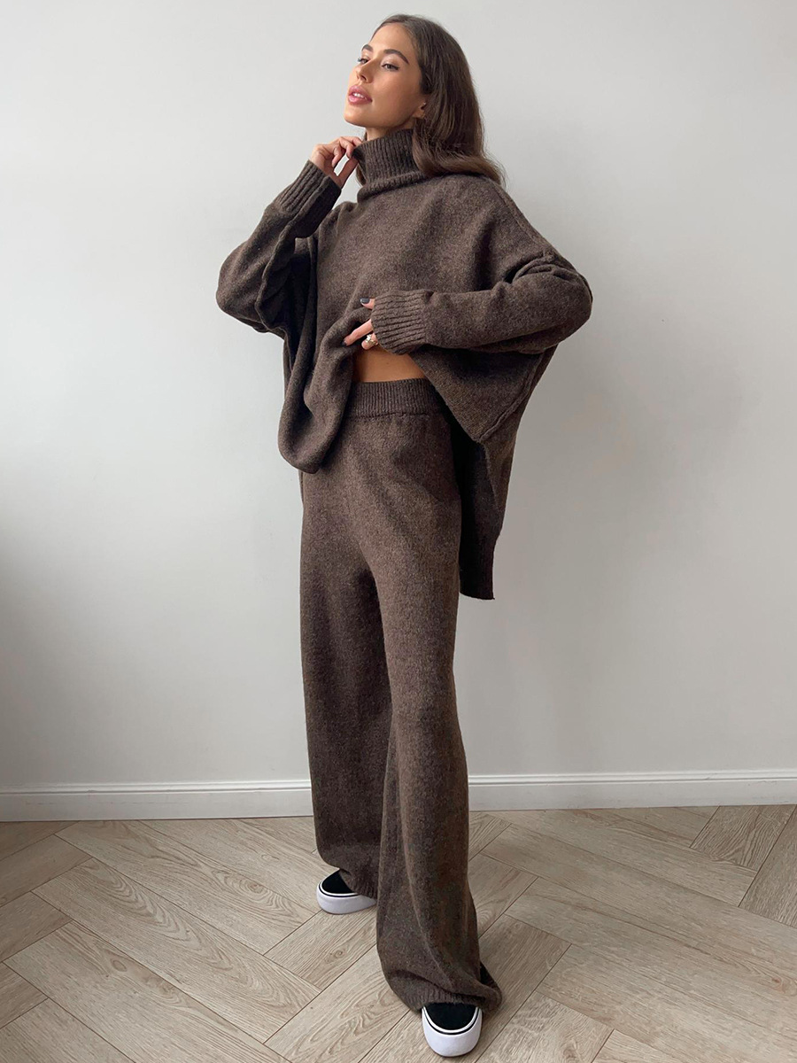 Talia women’s two-piece set with high-neck top and flowy trousers, comfortable and elegant daily outfit