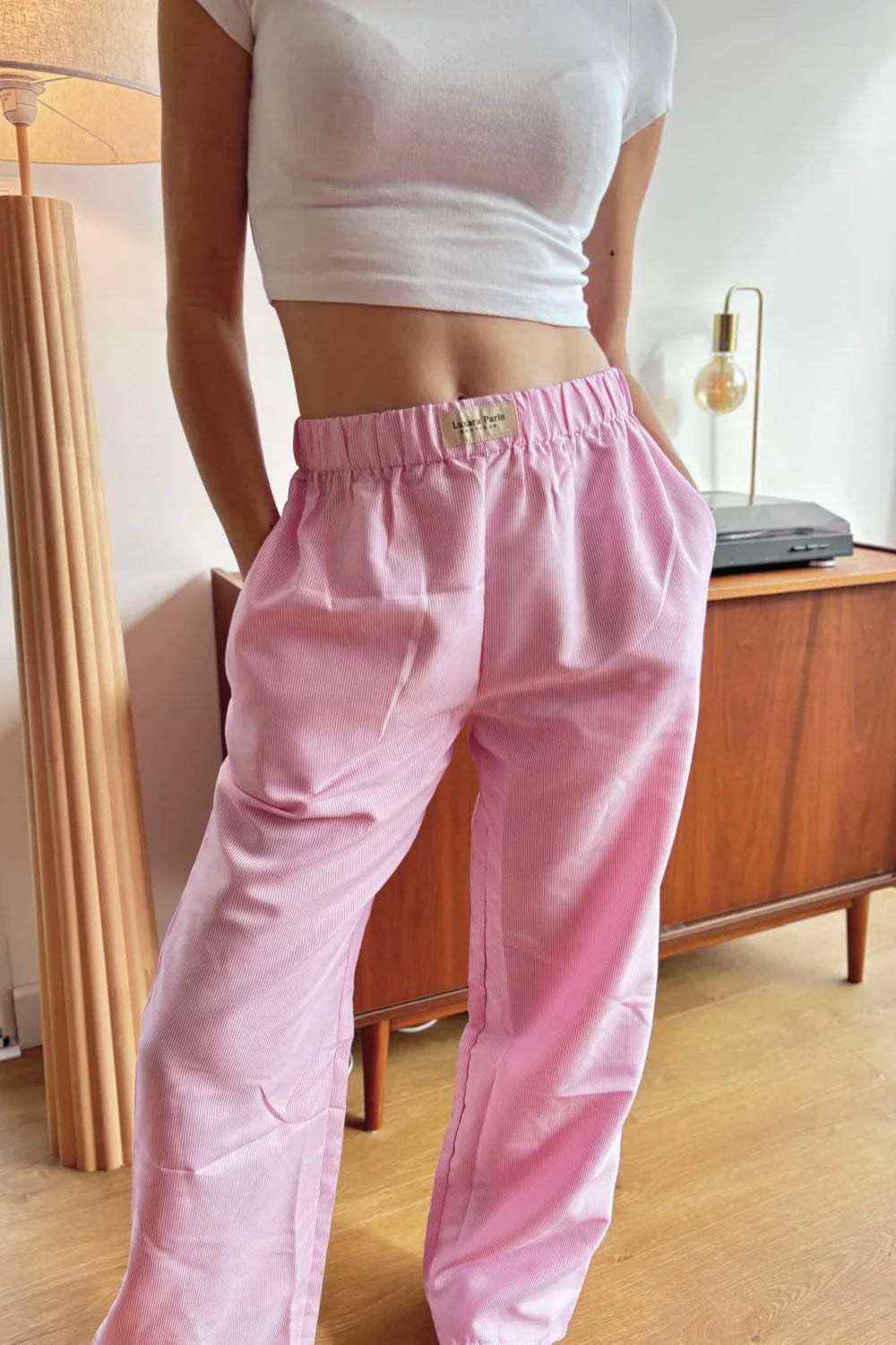 Mira women’s pants with flowing cut and fitted waistband, versatile and comfortable style