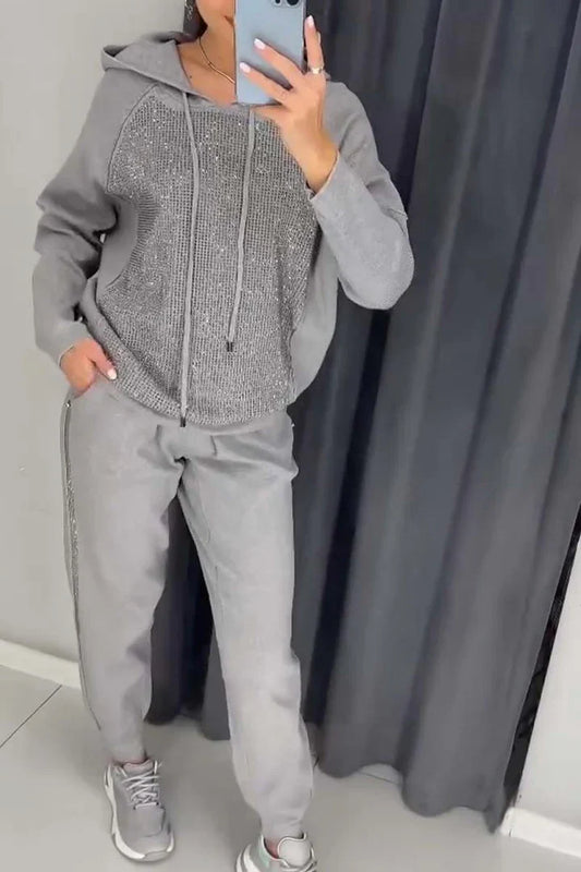 Nadia women’s casual sports set with hood and shimmering details for everyday comfort and style