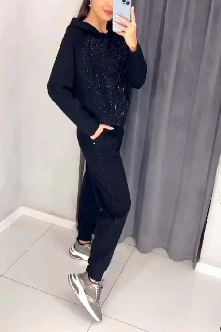 Nadia women’s casual sports set with hood and shimmering details for everyday comfort and style