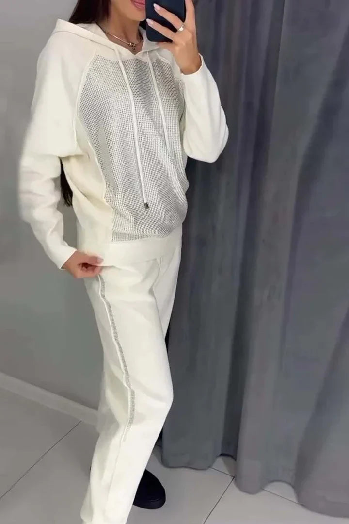 Nadia women’s casual sports set with hood and shimmering details for everyday comfort and style