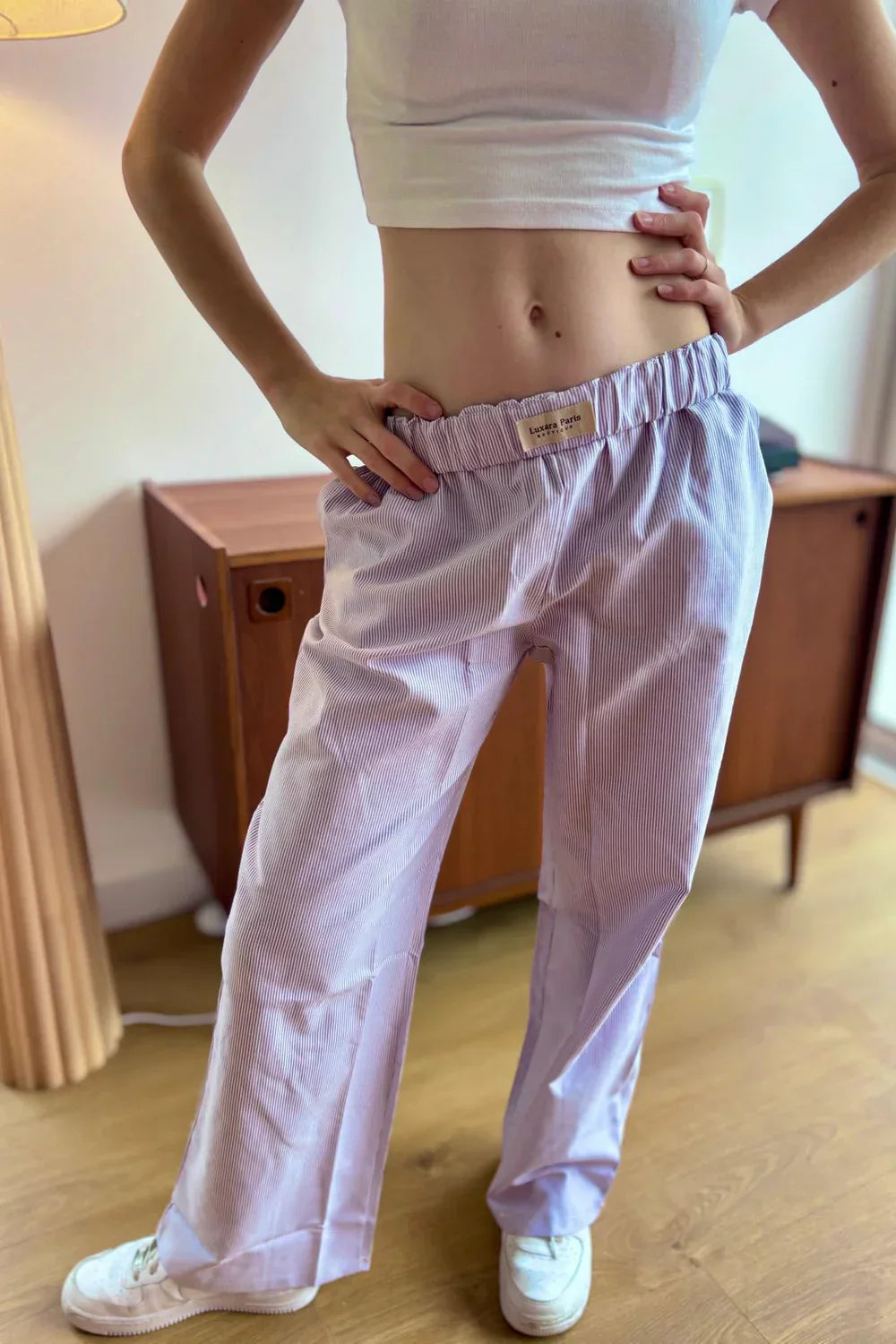 Mira women’s pants with flowing cut and fitted waistband, versatile and comfortable style