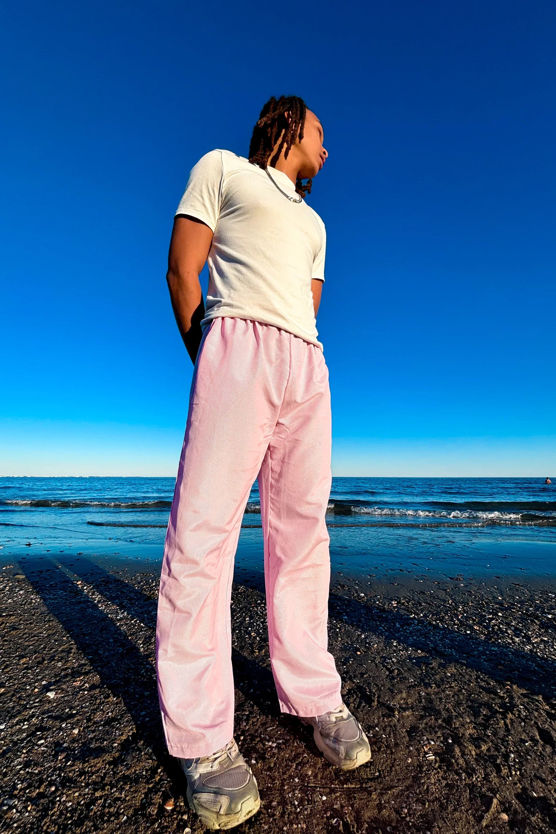 Mira women’s pants with flowing cut and fitted waistband, versatile and comfortable style