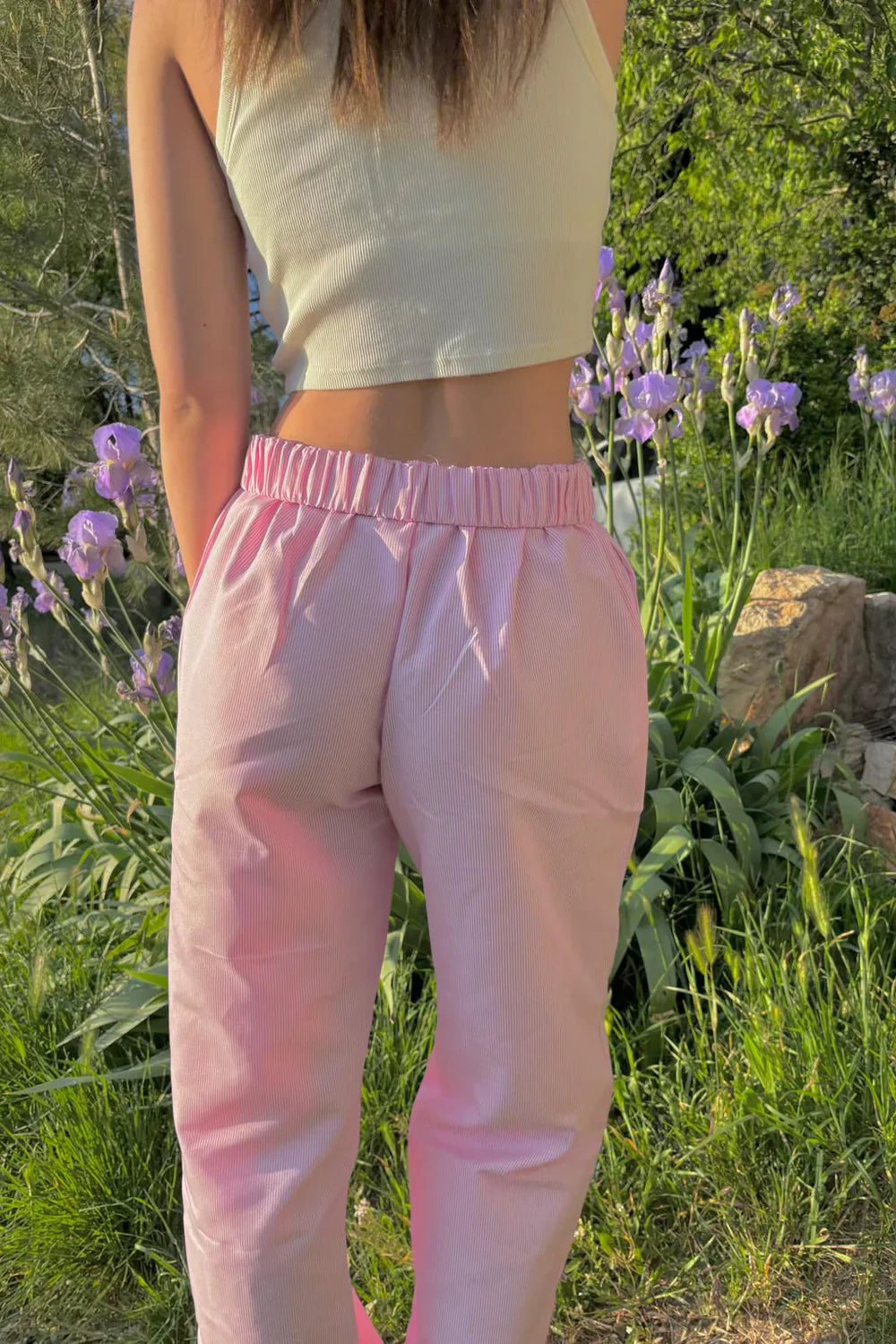 Mira women’s pants with flowing cut and fitted waistband, versatile and comfortable style