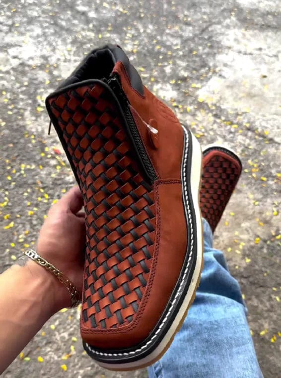 Soren men's ankle boots in a classic style with a structured shape and a durable sole.